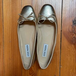 Gold Steven Madden Ballet Flats - like new size 6